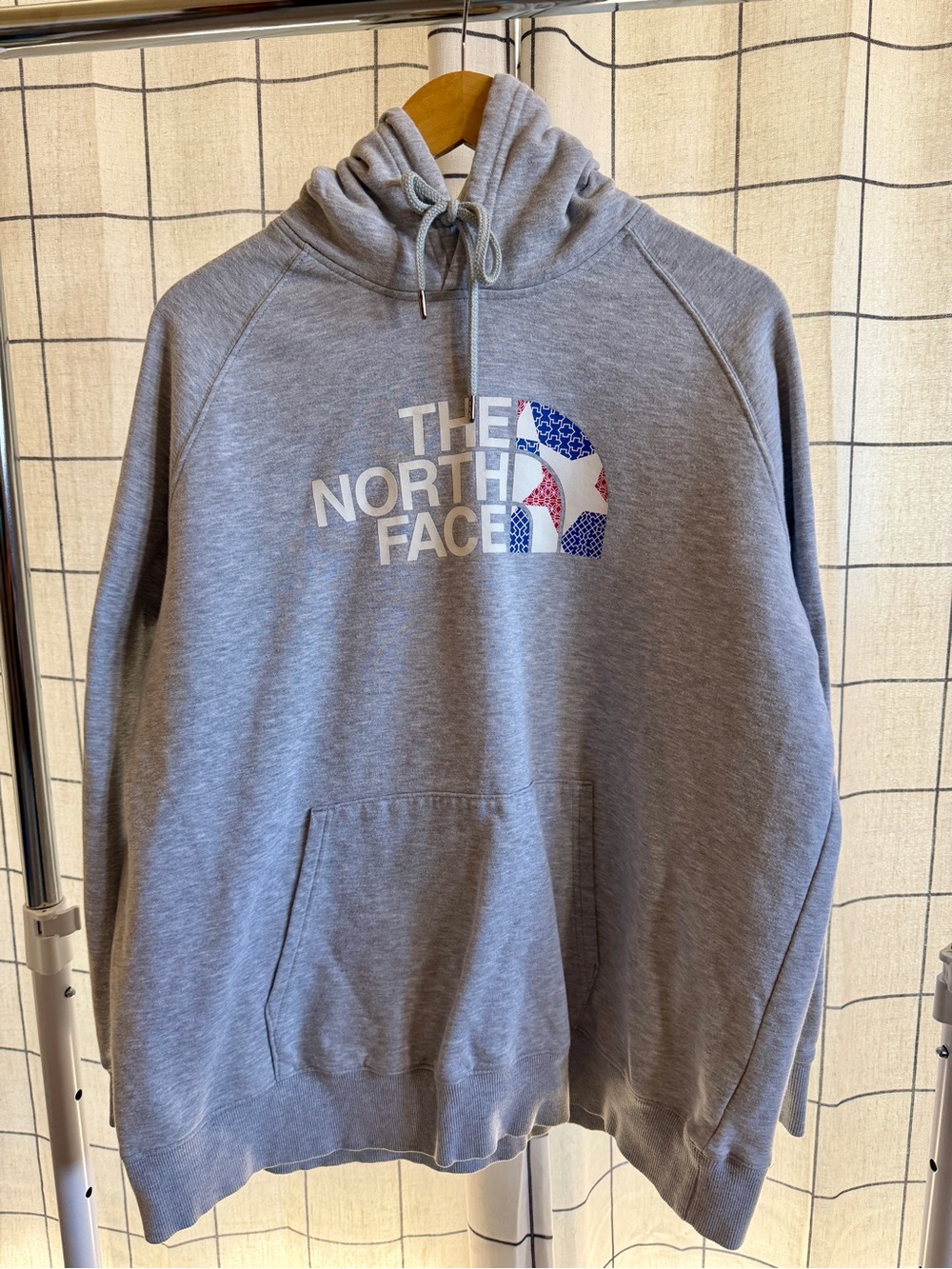 The North Face Women’s XXL Gray Pullover Hoodie Red White Blue Logo